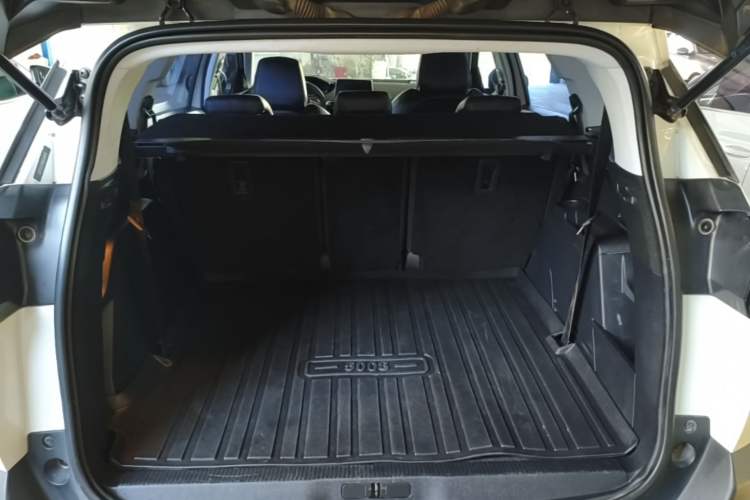 Used Peugeot 5008 2017 350THP 7-Seater Elite Edition Trunk