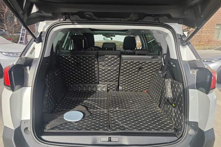 Used Peugeot 5008 2017 380THP 7-Seater Elite Edition Trunk
