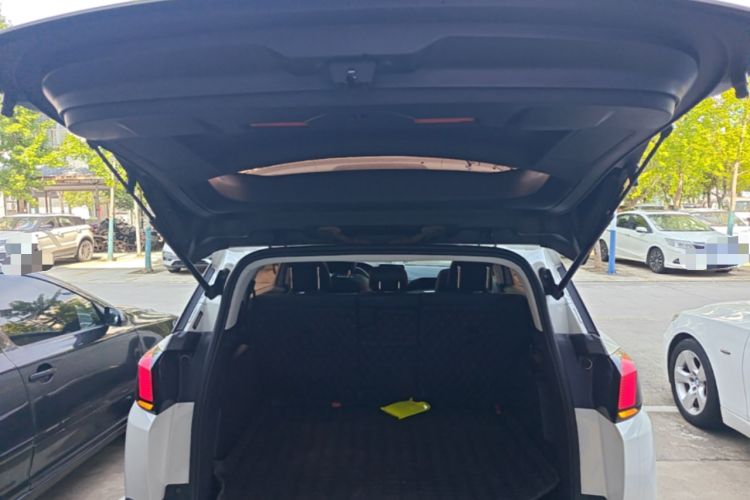 Used Peugeot 5008 2017 380THP 5-Seater Elite Edition Trunk