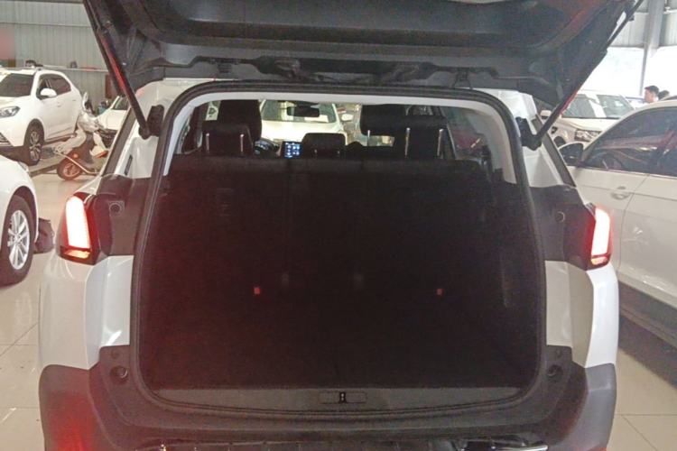 Used Peugeot 5008 2017 350THP 5-Seat Elite Edition Trunk