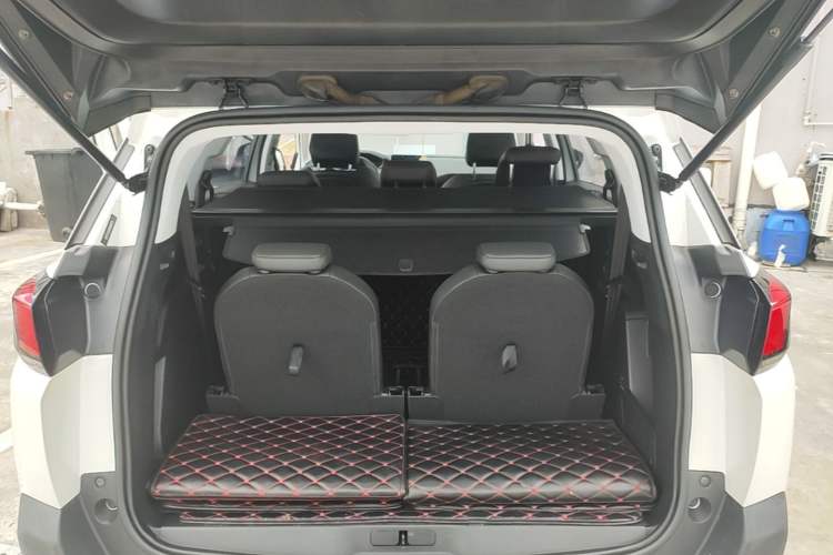 Used Peugeot 5008 2017 350THP 7-Seater Elite Edition Trunk