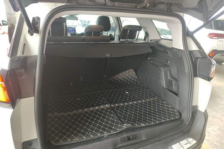 Used Peugeot 5008 2017 380THP 5-Seater Elite Edition Trunk