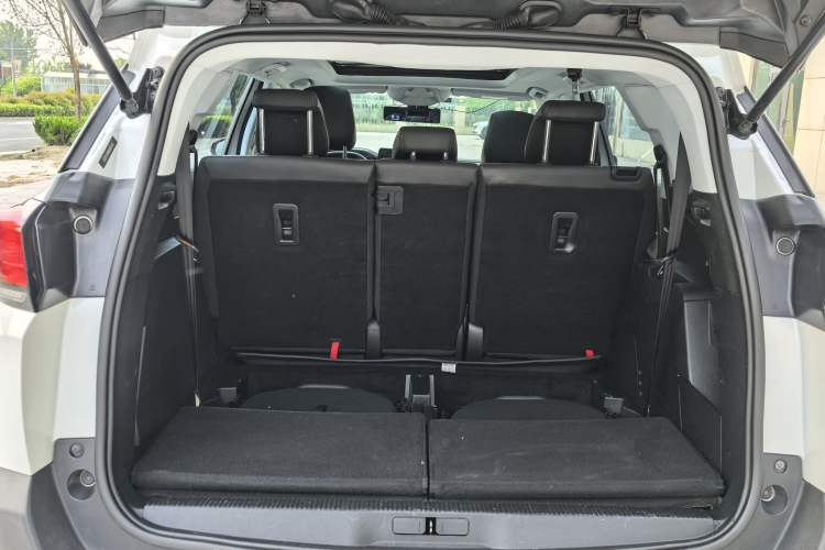 Used Peugeot 5008 2017 380THP 7-Seater Elite Edition Trunk