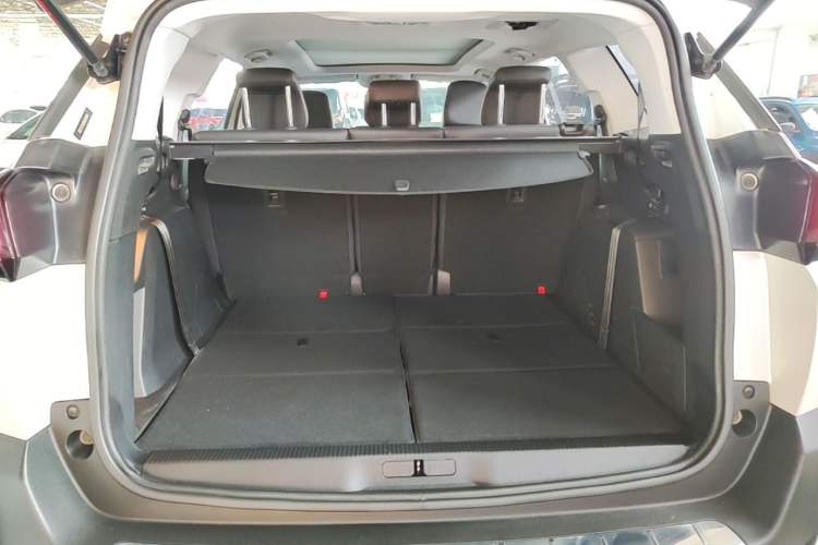 Used Peugeot 5008 2017 350THP 7-Seater Elite Edition Trunk