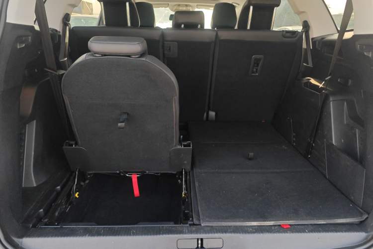 Used Peugeot 5008 2017 350THP 7-Seater Elite Edition Trunk