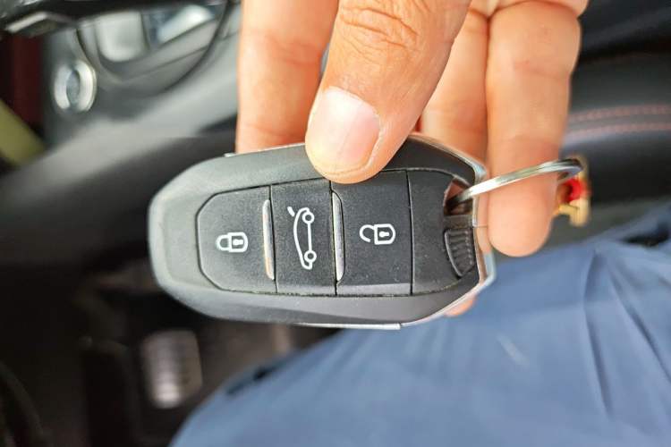Used Peugeot 5008 2017 380THP 7-Seater Elite Edition Vehicle Key