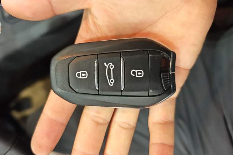 Used Peugeot 5008 2017 380THP 7-Seater Elite Edition Vehicle Key