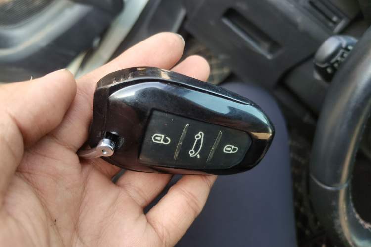 Used Peugeot 5008 2017 380THP 7-Seater Elite Edition Vehicle Key