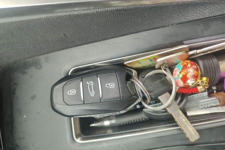 Used Peugeot 5008 2017 380THP 7-Seater Elite Edition Vehicle Key