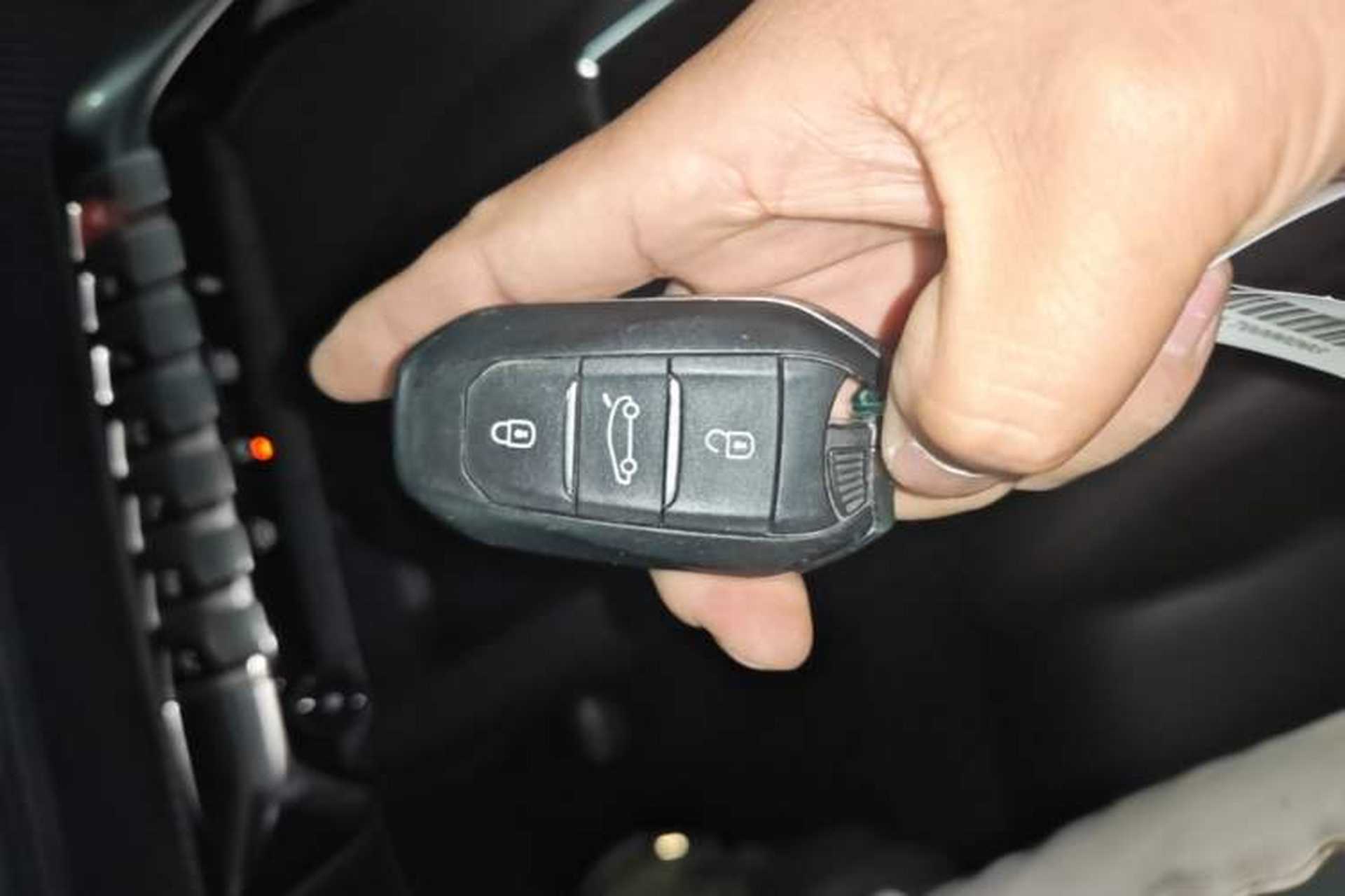Used Peugeot 5008 2017 350THP 7-Seater Elite Edition Vehicle Key