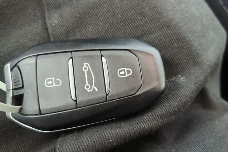 Used Peugeot 5008 2017 350THP 7-Seater Elite Edition Vehicle Key