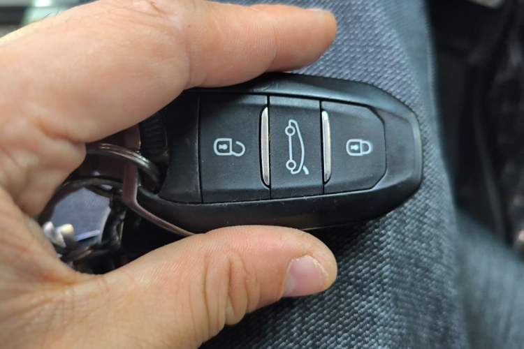 Used Peugeot 5008 2017 350THP 7-Seater Elite Edition Vehicle Key
