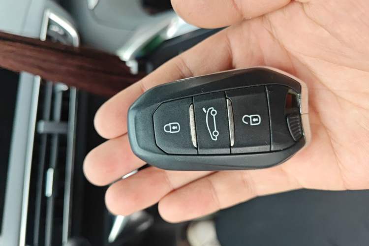 Used Peugeot 5008 2017 380THP 7-Seater Elite Edition Vehicle Key