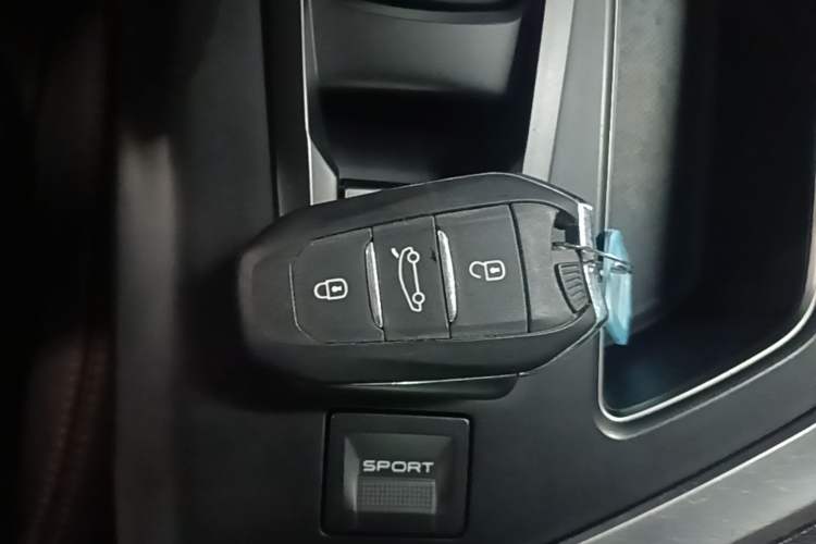 Used Peugeot 5008 2017 350THP 7-Seater Elite Edition Vehicle Key