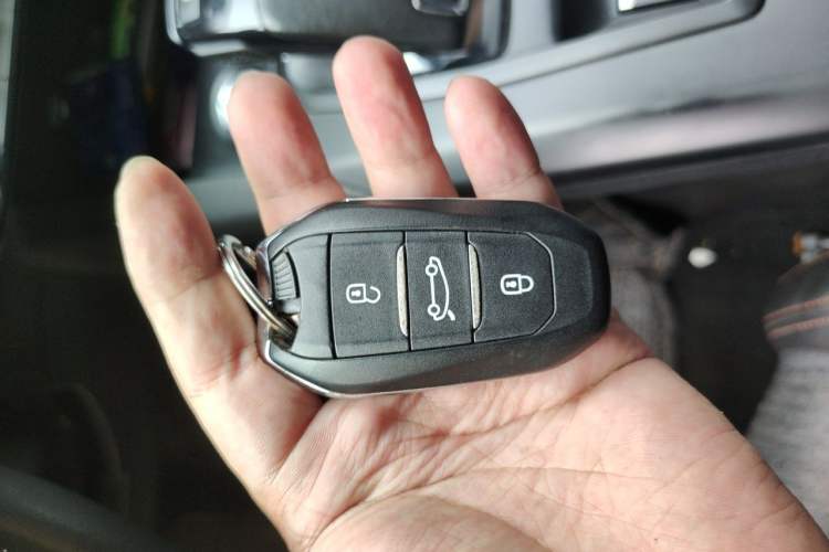 Used Peugeot 5008 2017 350THP 7-Seater Elite Edition Vehicle Key