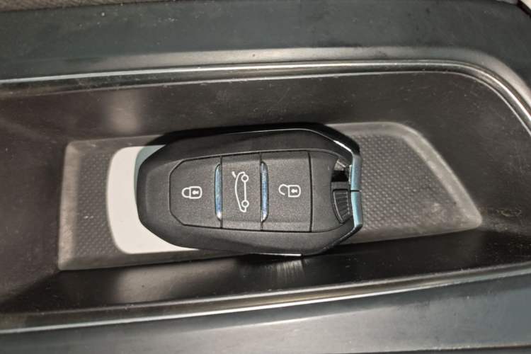 Used Peugeot 5008 2017 350THP 5-Seat Elite Edition Vehicle Key