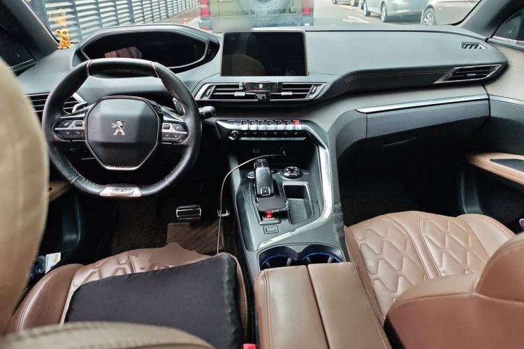 Used Peugeot 5008 2019 380THP 7-Seater Luxury GT Edition Center Console