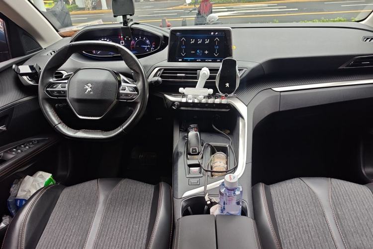 Used Peugeot 5008 2019 400THP 7-Seater Flagship Edition Center Console