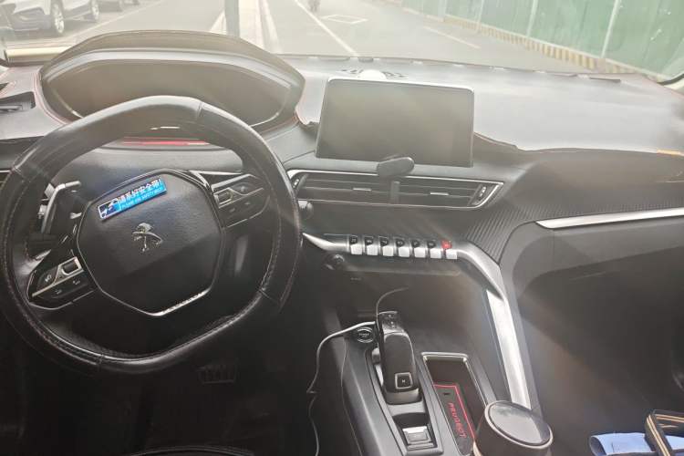 Used Peugeot 5008 2019 400THP 5-Seat Elite Edition Center Console