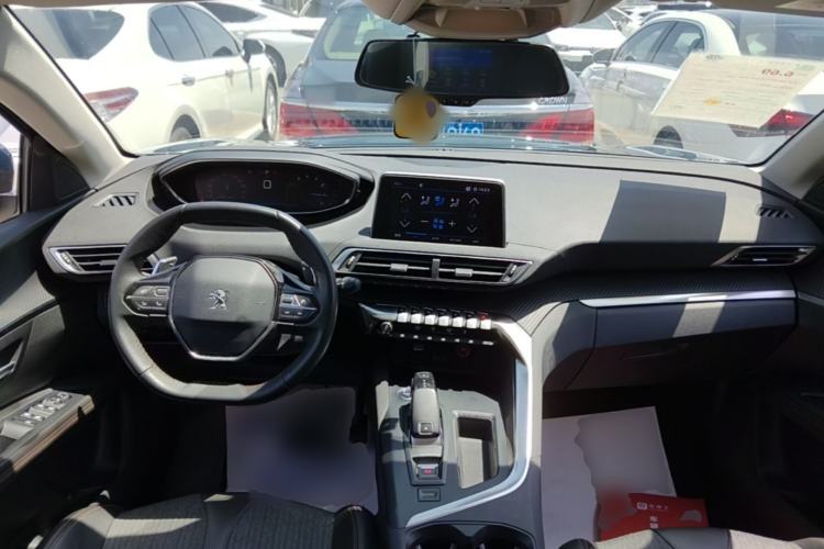 Used Peugeot 5008 2019 350THP 7-Seater Elite Edition Center Console