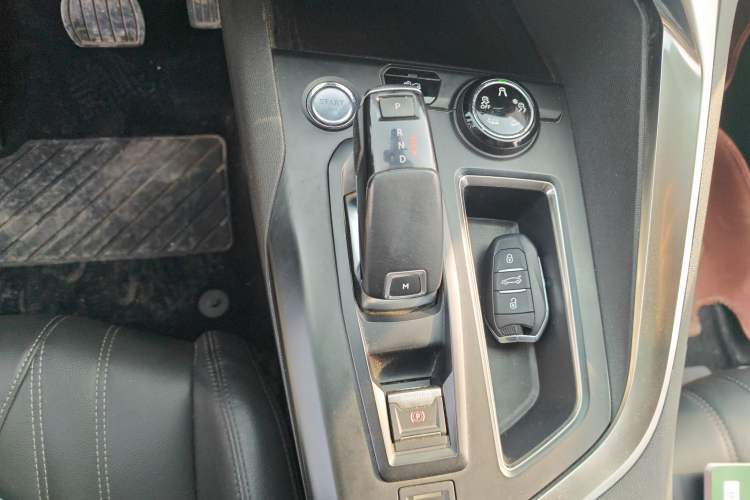 Used Peugeot 5008 2019 380THP 7-Seater Luxury Edition Gear Lever