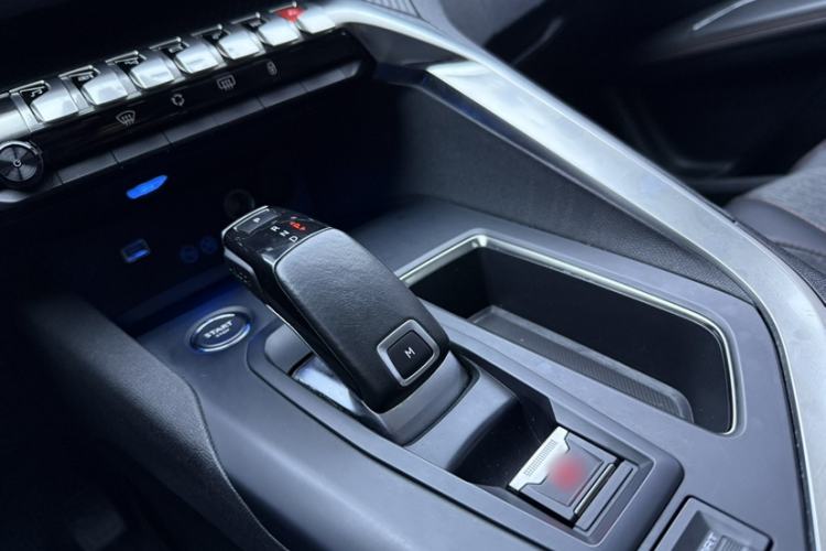 Used Peugeot 5008 2019 400THP 7-Seater Flagship Edition Gear Lever