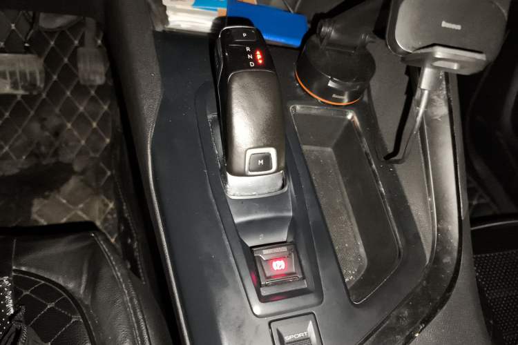 Used Peugeot 5008 2019 Revised 360THP 5-Seater Leading Edition Gear Lever