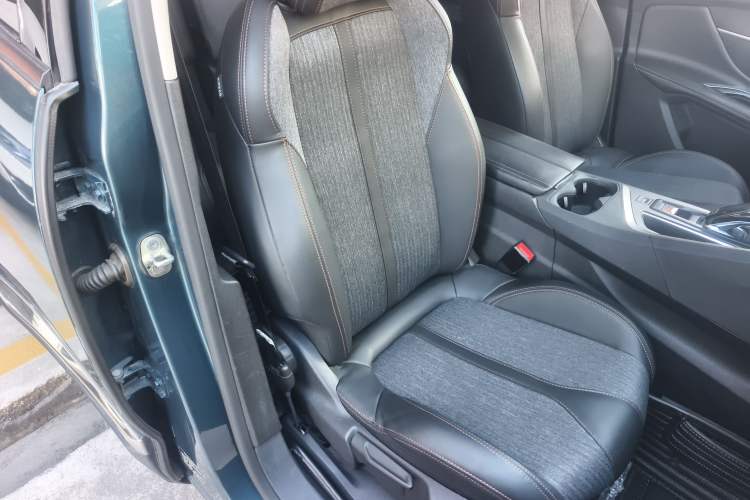 Used Peugeot 5008 2019 360THP 7-Seater Flagship Edition Right Front Seat