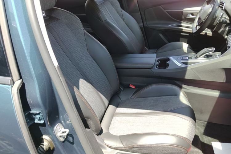 Used Peugeot 5008 2019 350THP 7-Seater Elite Edition Right Front Seat