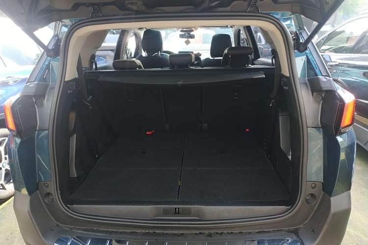 Used Peugeot 5008 2019 380THP 7-Seater Elite Edition Trunk