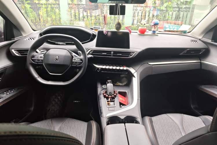 Used Peugeot 5008 2019 400THP 7-Seater Flagship Edition Center Console