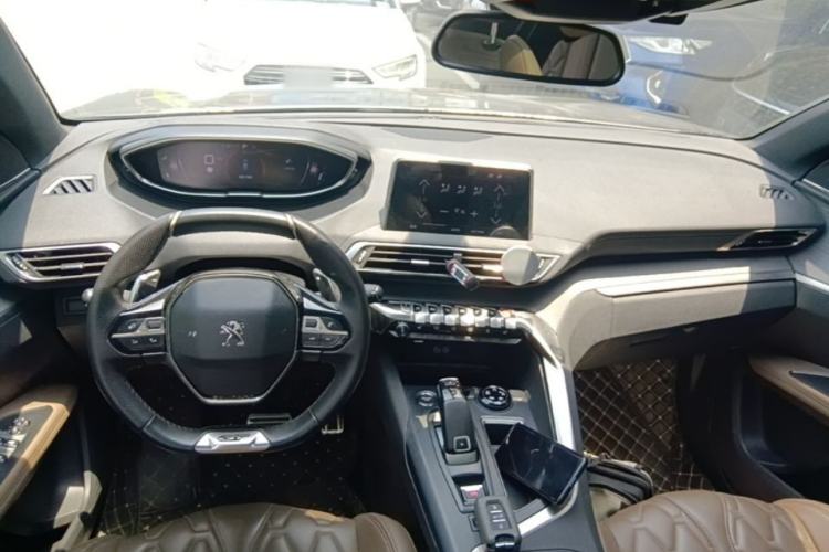Used Peugeot 5008 2019 400THP 7-Seater Flagship GT Edition Center Console