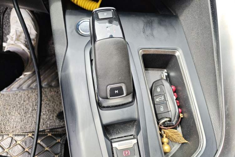 Used Peugeot 5008 2019 400THP 7-Seater Flagship Edition Gear Lever