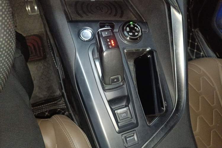 Used Peugeot 5008 2019 400THP 7-Seater Flagship GT Edition Gear Lever