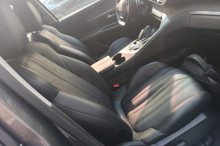 Used Peugeot 5008 2019 400THP 7-Seater Flagship GT Edition Right Front Seat