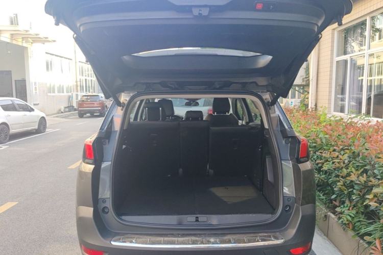 Used Peugeot 5008 2019 400THP 7-Seater Flagship GT Edition Trunk