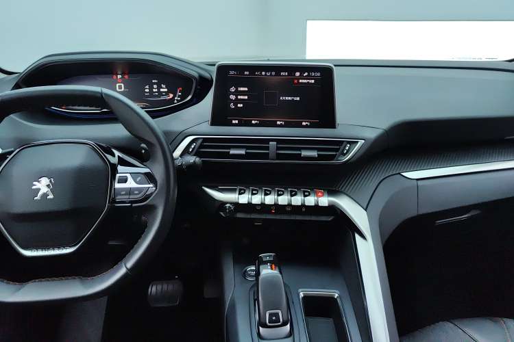 Used Peugeot 5008 2019 400THP 5-Seat Elite Edition Audio And AC Panel