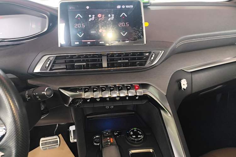Used Peugeot 5008 2019 380THP 7-Seater Luxury GT Edition Audio And AC Panel