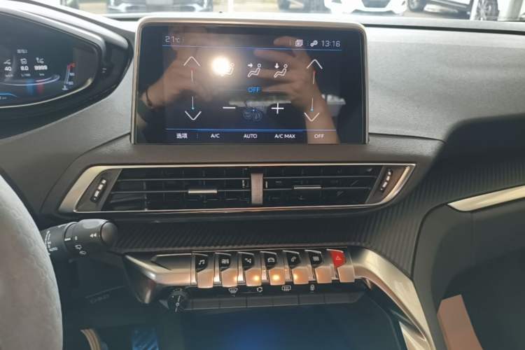 Used Peugeot 5008 2019 400THP 7-Seater Flagship Edition Audio And AC Panel