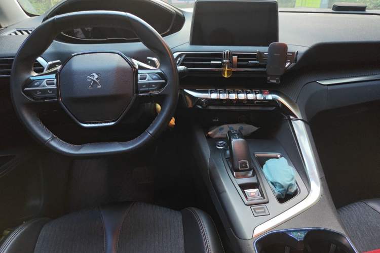 Used Peugeot 5008 2019 380THP 5-Seater Elite Edition Center Console