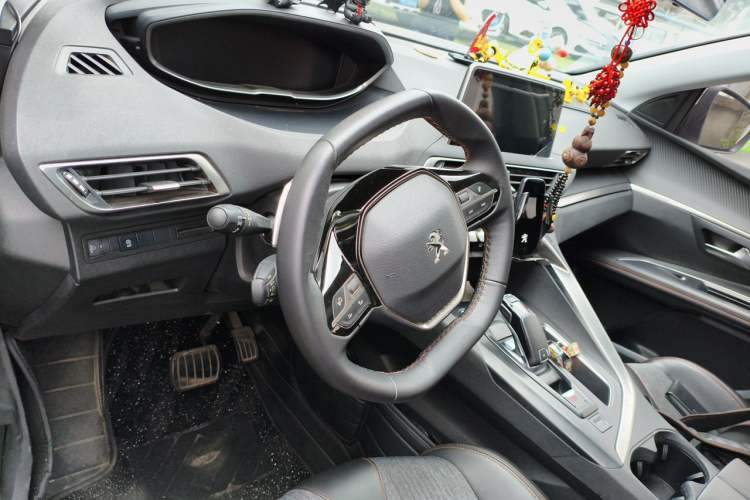 Used Peugeot 5008 2019 350THP 7-Seater Elite Edition Center Console