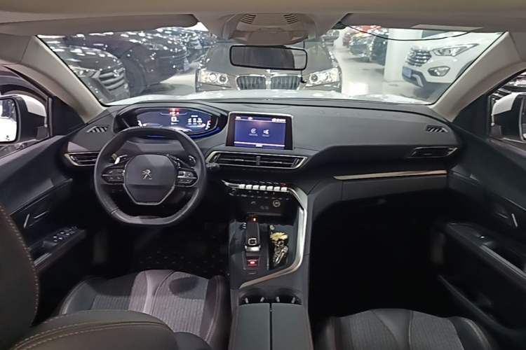 Used Peugeot 5008 2019 380THP 5-Seater Elite Edition Center Console