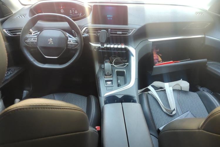 Used Peugeot 5008 2019 380THP 7-Seater Elite Edition Center Console
