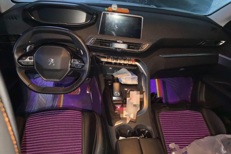 Used Peugeot 5008 2019 350THP 7-Seater Elite Edition Center Console