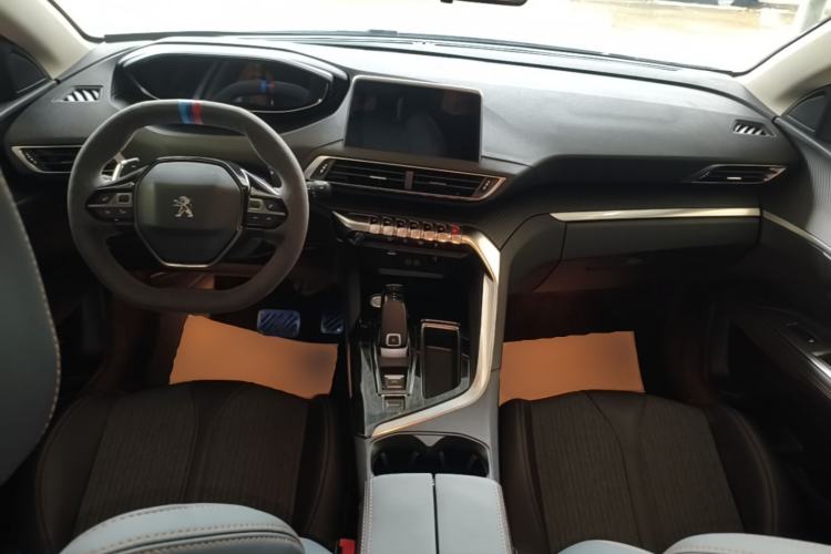 Used Peugeot 5008 2019 400THP 7-Seater Flagship Edition Center Console