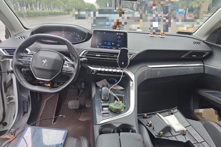 Used Peugeot 5008 2019 380THP 5-Seater Elite Edition Center Console