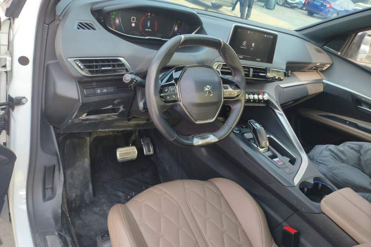 Used Peugeot 5008 2019 380THP 7-Seater Luxury GT Edition Center Console