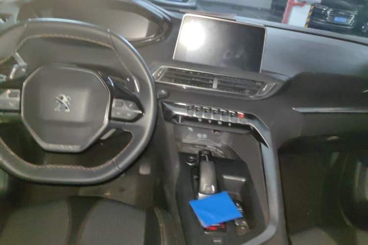 Used Peugeot 5008 2019 350THP 7-Seater Elite Edition Center Console