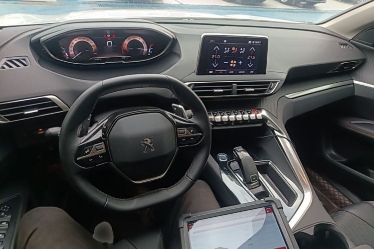 Used Peugeot 5008 2019 350THP 7-Seater Elite Edition Center Console