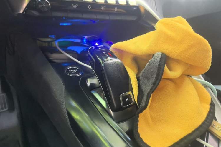 Used Peugeot 5008 2019 400THP 7-Seater Flagship Edition Gear Lever